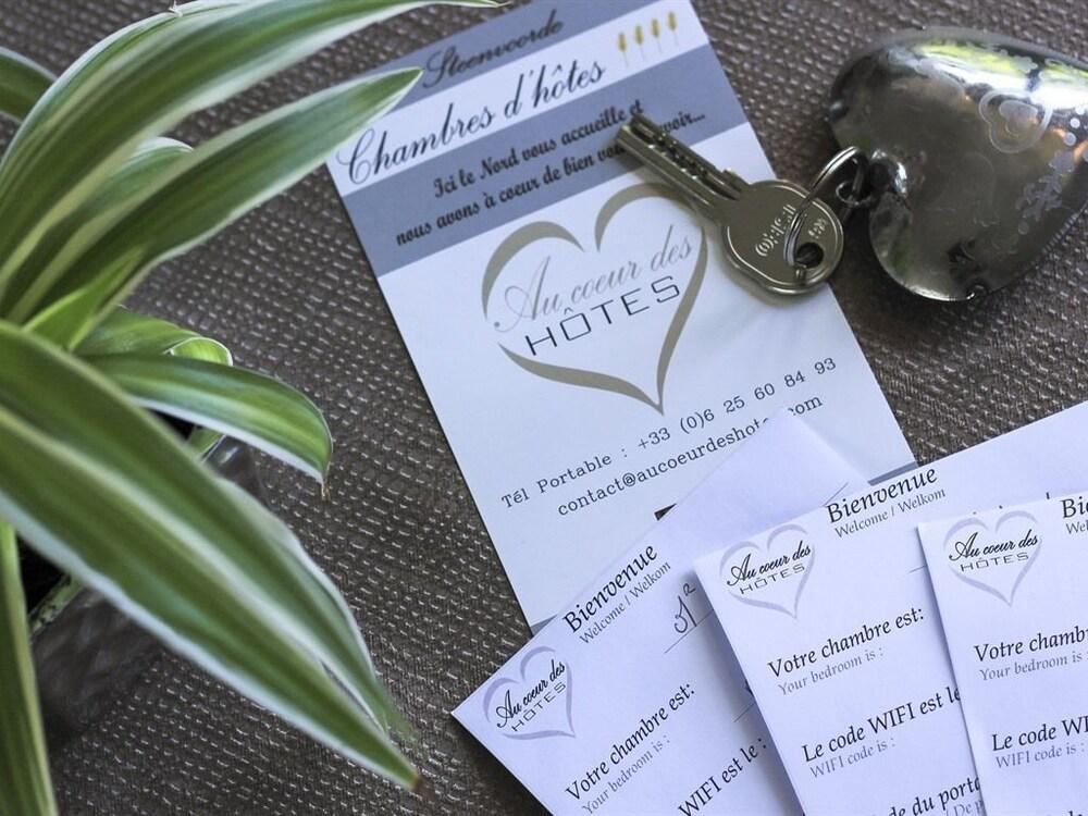 Au Coeur Des Hôtes Steenvoorde Buitenkant foto