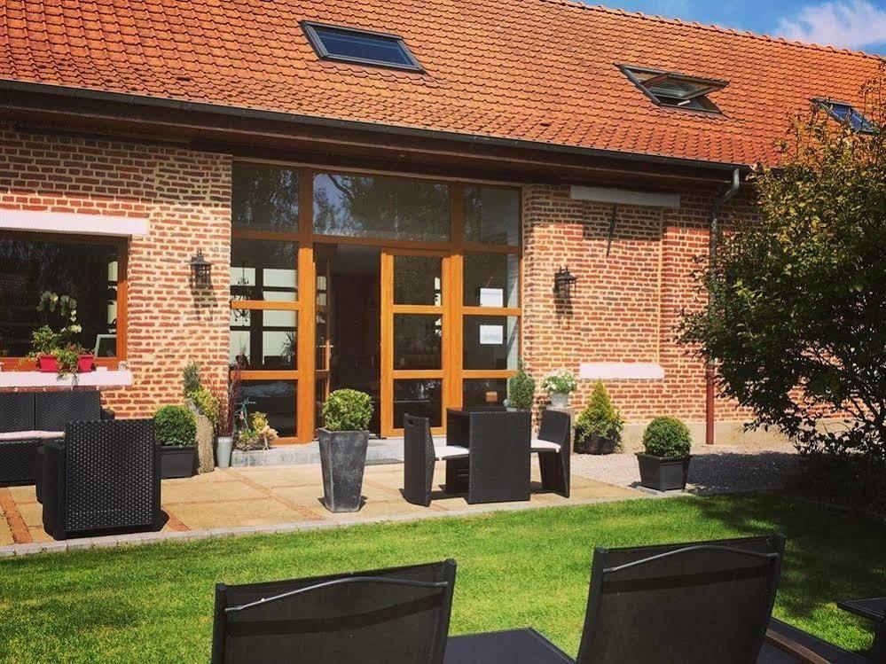 Au Coeur Des Hôtes Steenvoorde Buitenkant foto